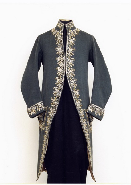 Pánský rokokový kabát s výšivkou, 80. léta 18. století